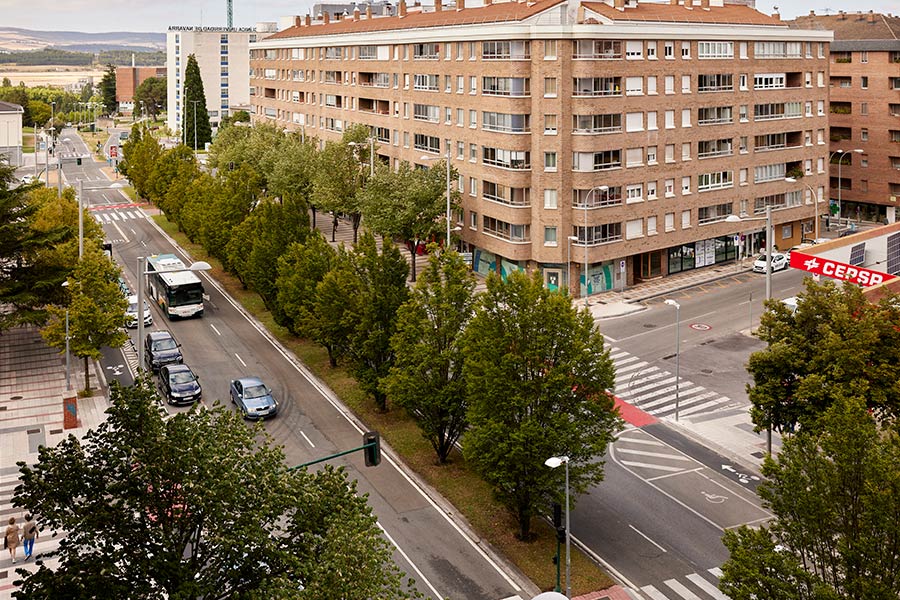 vista de la avenida Pío XII en Pamplona en el barrio Iturrama