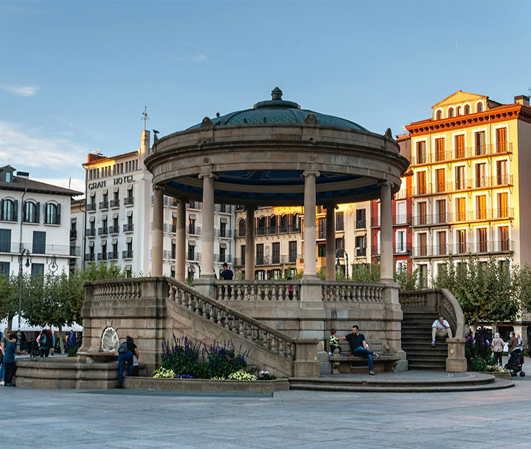 Kiosko de la plaza del castillo en Pamplona