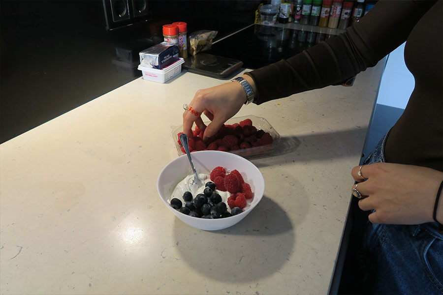 Yogurt con frutos rojos. 